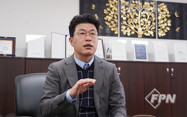 FPN Daily [여기 이기업] 최고 성능.품질 각춘 방화자재 기술력이 곧 자부심이다